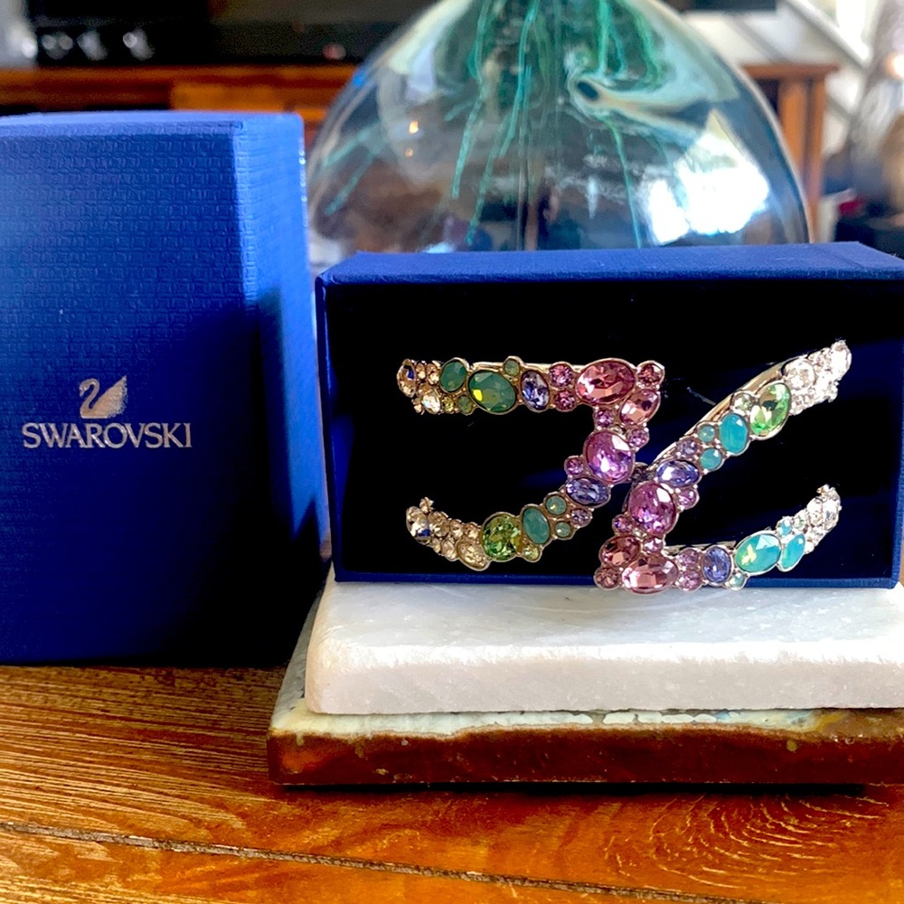 Beautiful colored crystal cuff in pristine condition
